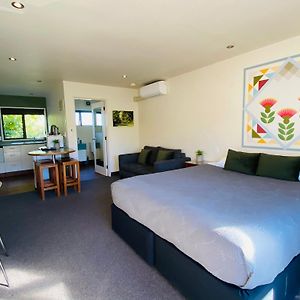 Commodore Motel